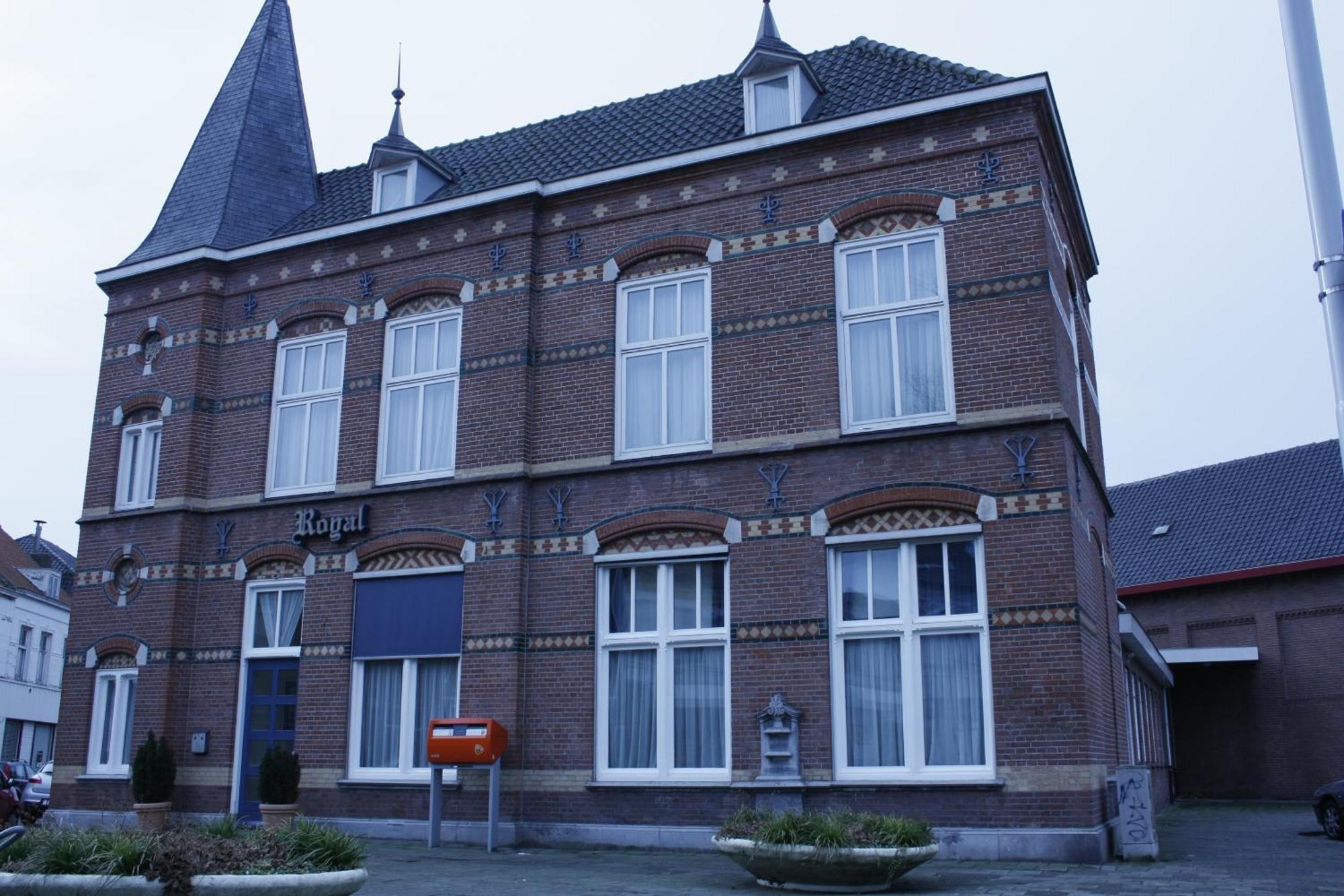 Hotel Hotel & Appartementen Royal 3*