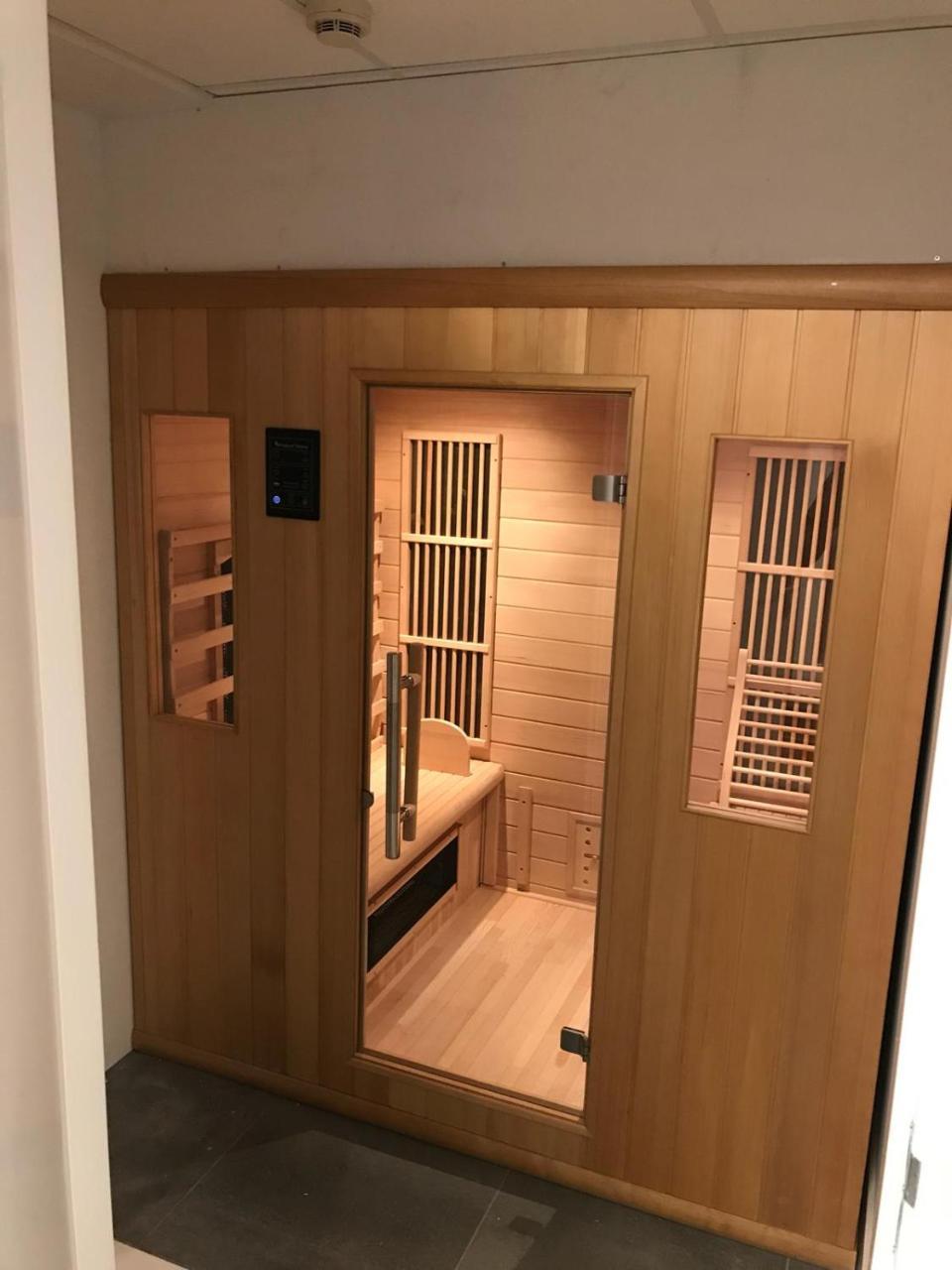 Hotel & Appartementen Royal 3*